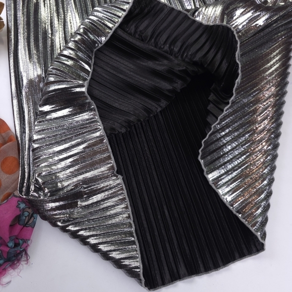 Promesa Metallic Silver Pleated Skirt sz M - Picture 5 of 8